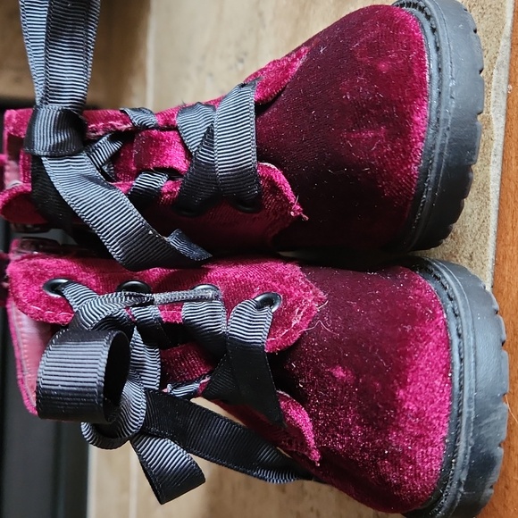 Cat & Jack Velvety Toddler Boots with Black Ribbon Laces Size 5 - Picture 10 of 11